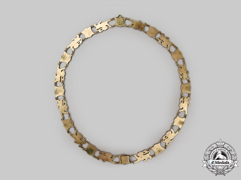 hesse-_darmstadt._an_order_of_the_golden_lion,_museum_display_collar_l22_mnc3246_108_1