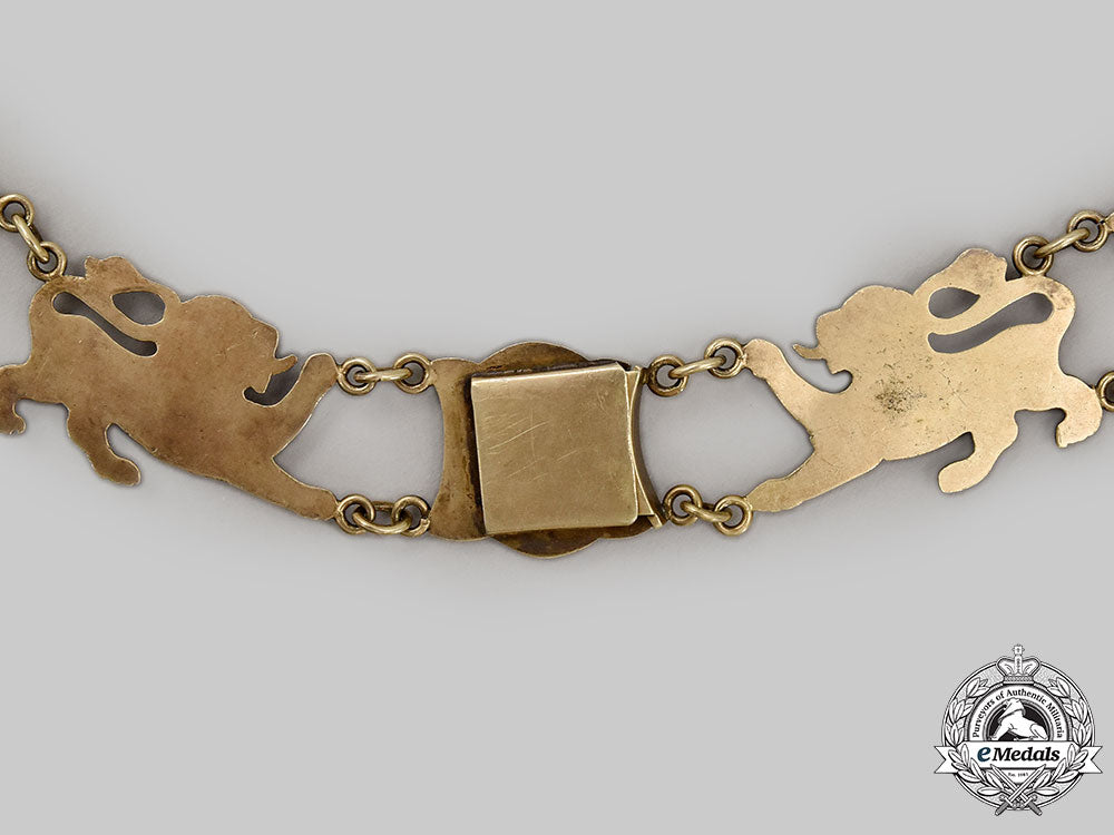 hesse-_darmstadt._an_order_of_the_golden_lion,_museum_display_collar_l22_mnc3248_110_1