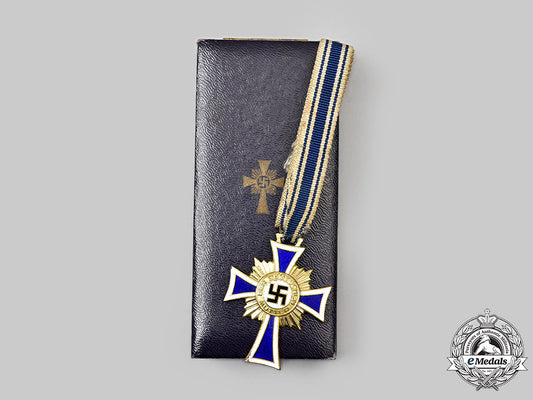 germany,_third_reich._an_honour_cross_of_the_german_mother,_gold_grade_with_case,_by_carl_poellath_l22_mnc3322_588