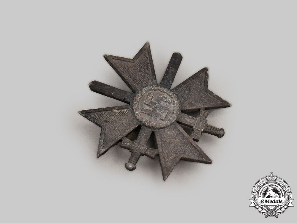 germany,_third_reich._a_pair_of_badges_l22_mnc3325_176