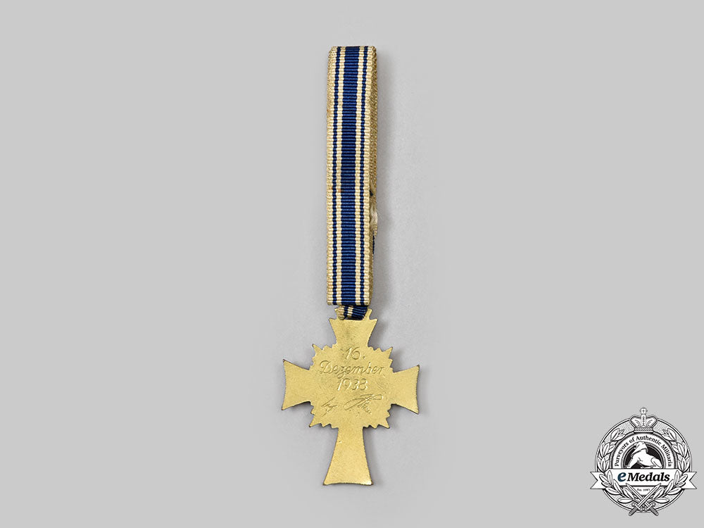 germany,_third_reich._an_honour_cross_of_the_german_mother,_gold_grade_with_case,_by_carl_poellath_l22_mnc3326_591