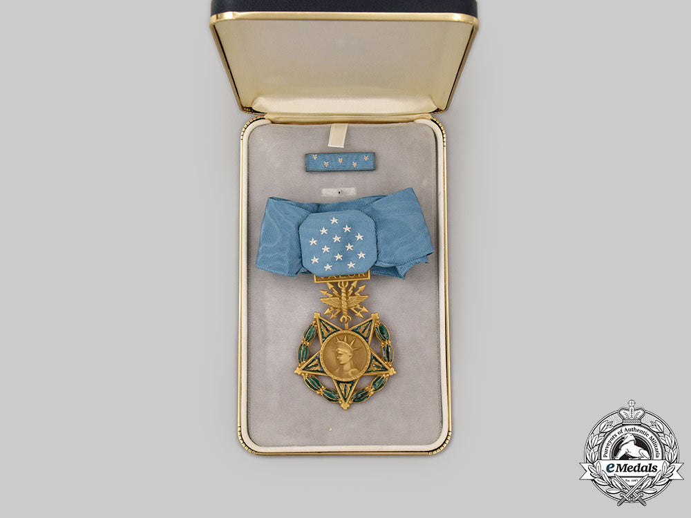 united_states._an_air_force_medal_of_honor_l22_mnc3335_148