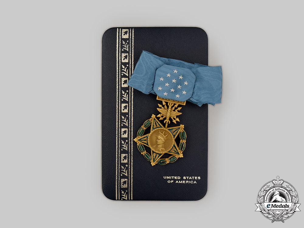 united_states._an_air_force_medal_of_honor_l22_mnc3337_147