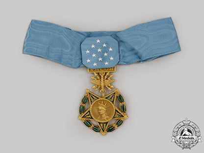 united_states._an_air_force_medal_of_honor_l22_mnc3340_149