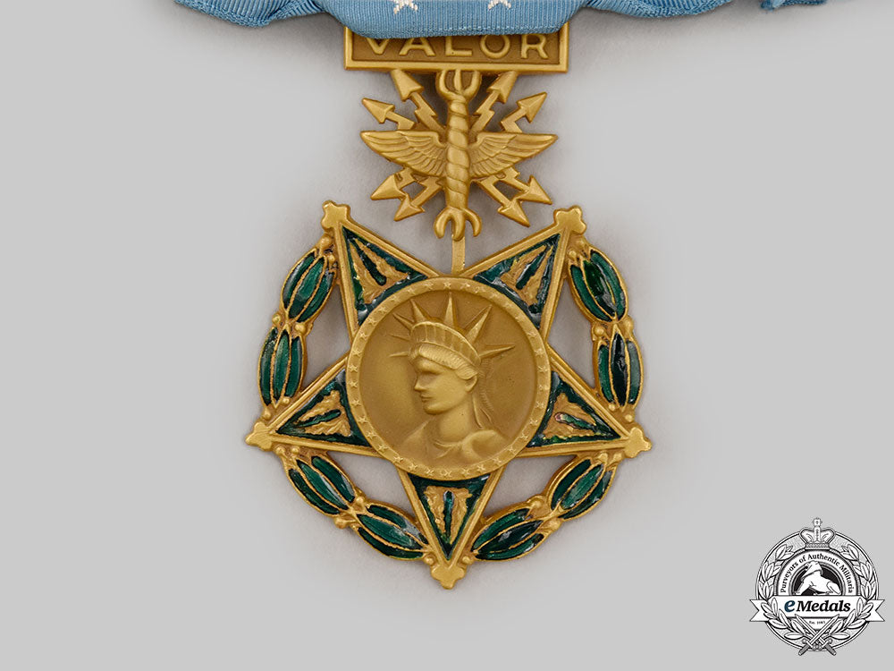 united_states._an_air_force_medal_of_honor_l22_mnc3342_151