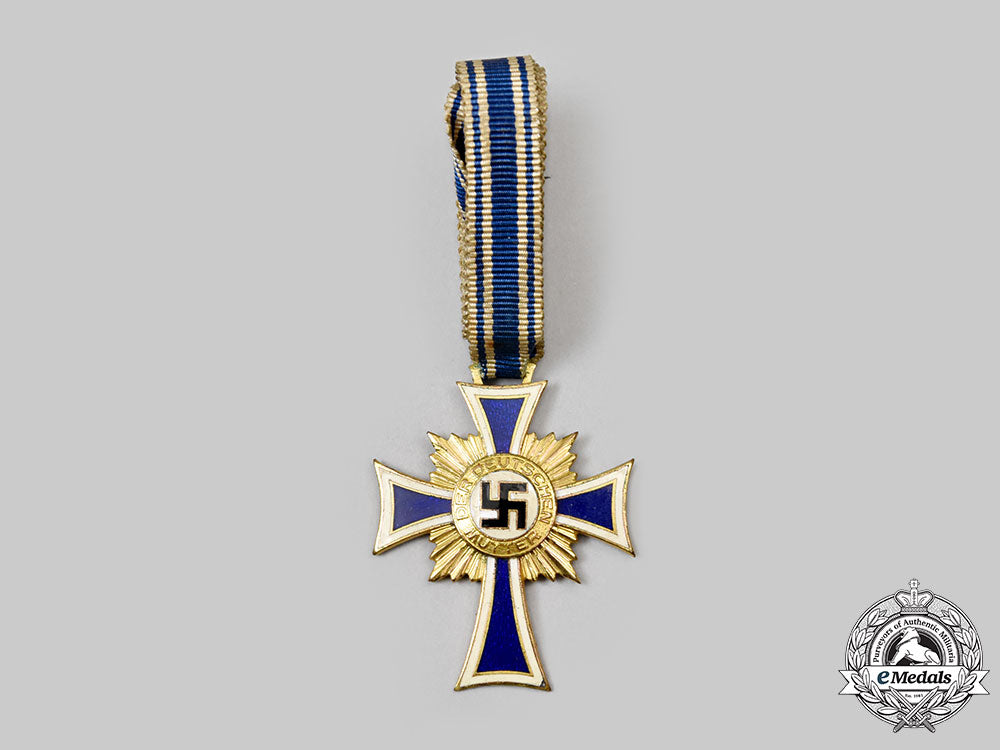 germany,_third_reich._an_honour_cross_of_the_german_mother,_gold_grade_with_case,_by_richard_sieper&_söhne_l22_mnc3371_615