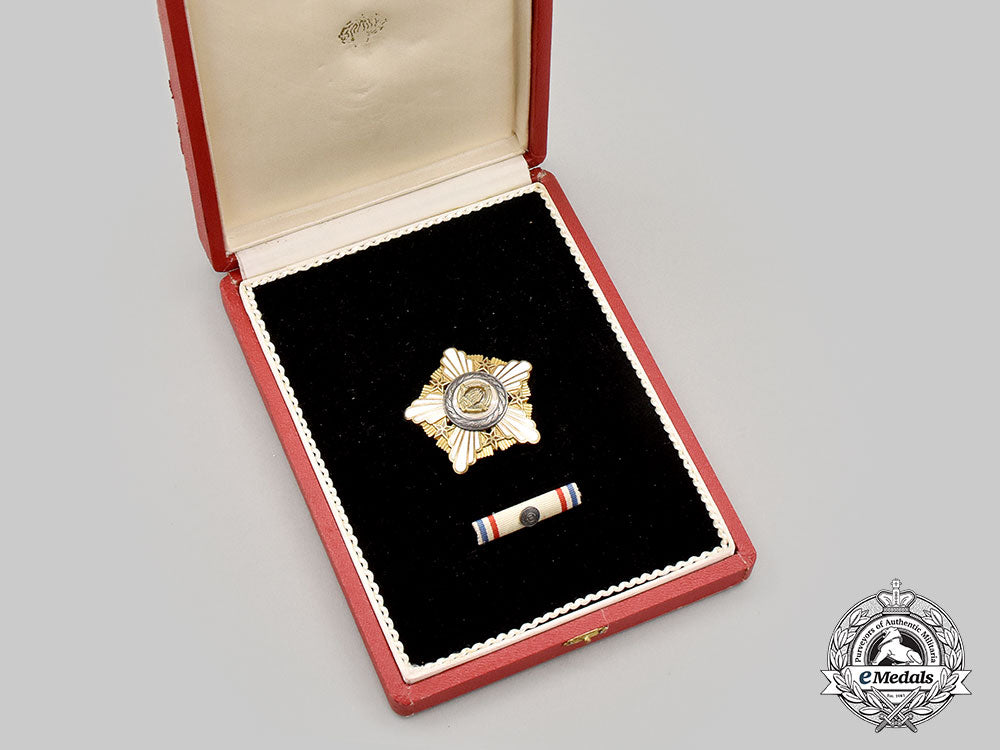 yugoslavia,_socialist_federal_republic._an_order_of_the_republic_with_silver_wreath,_ii_class,_cased_l22_mnc3458_799_1
