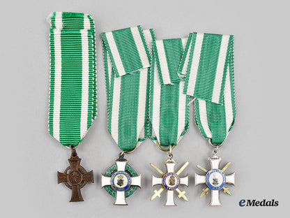 saxony,_kingdom._three_miniature_albert_order_decorations_and_a_miniature1915_war_merit_cross_l22_mnc3470_040