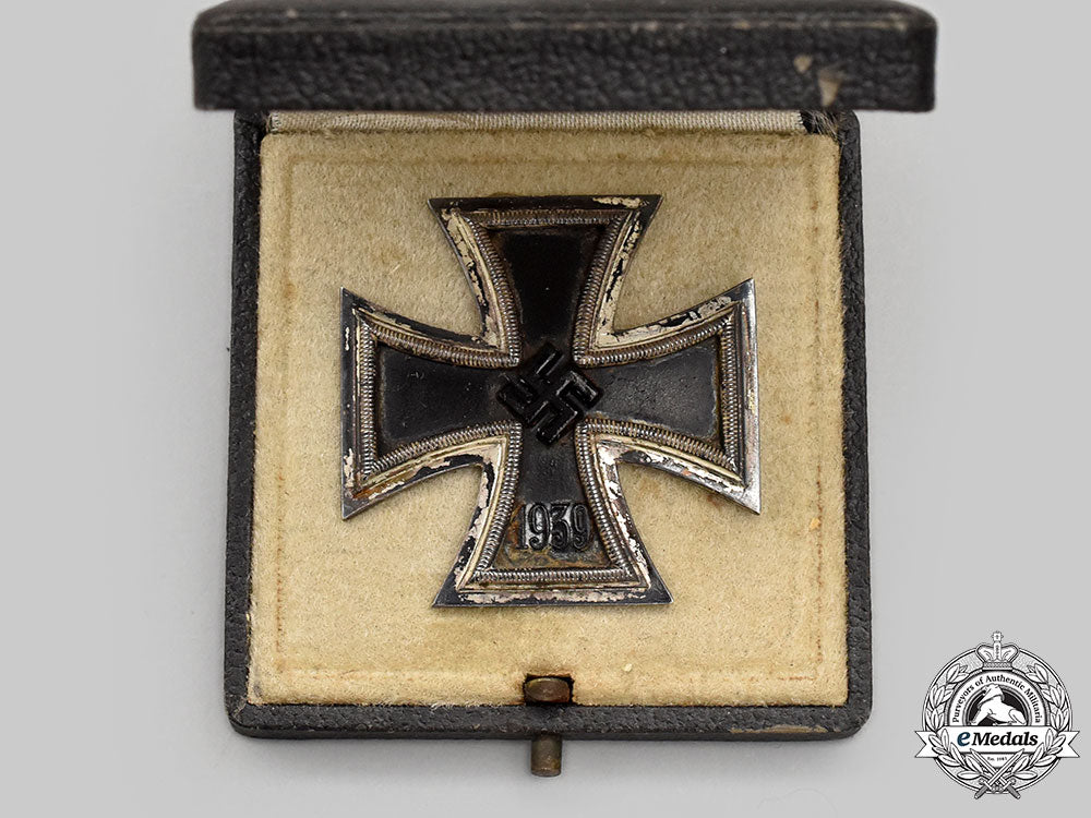 germany,_wehrmacht._a1939_iron_cross_i_class,_with_case,_by_b.h._mayer_l22_mnc3485_677_1_1