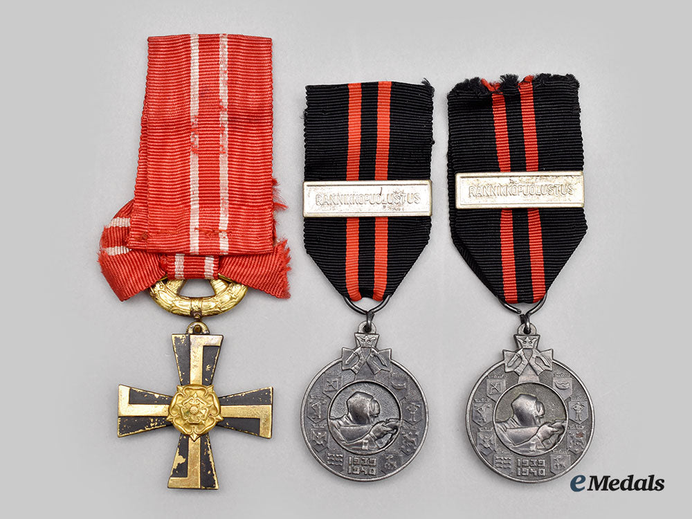 finland,_republic._a_lot_of_three_awards_and_two_cap_badges_l22_mnc3487_975