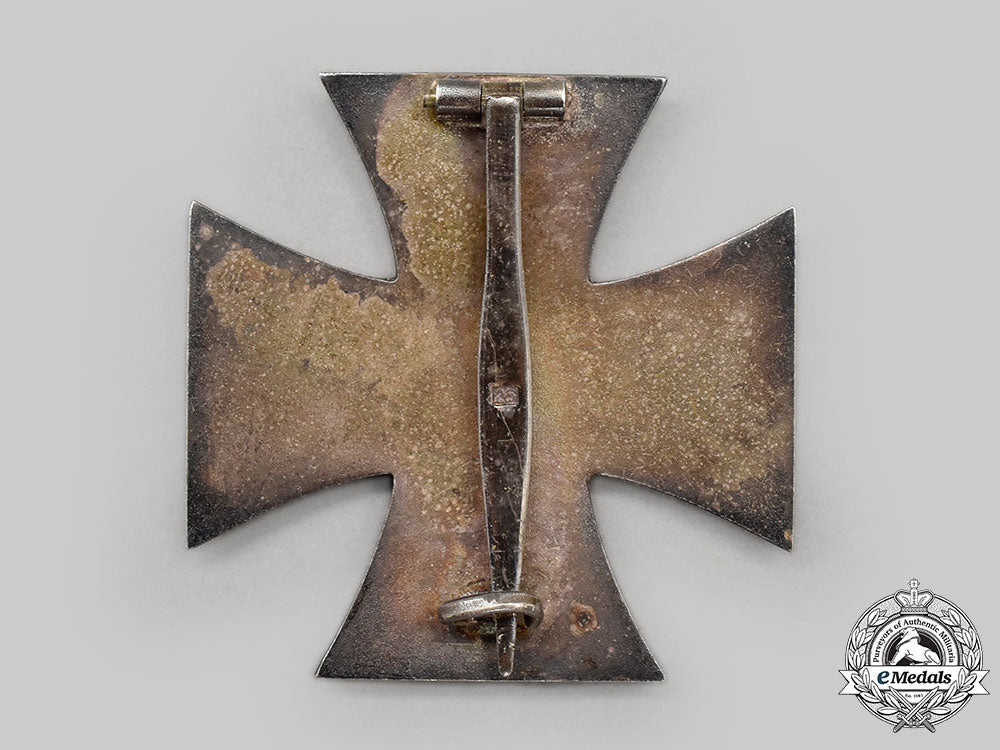 germany,_wehrmacht._a1939_iron_cross_i_class,_with_case,_by_b.h._mayer_l22_mnc3489_680_1_1