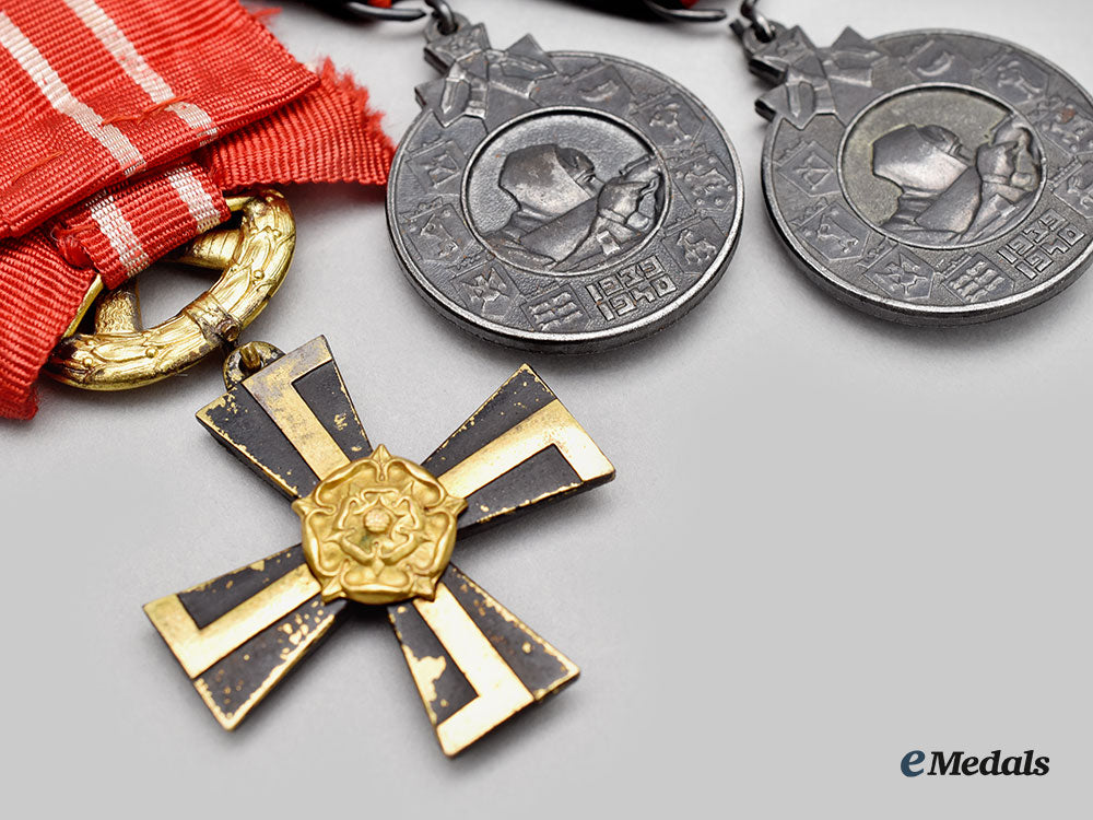 finland,_republic._a_lot_of_three_awards_and_two_cap_badges_l22_mnc3489_976