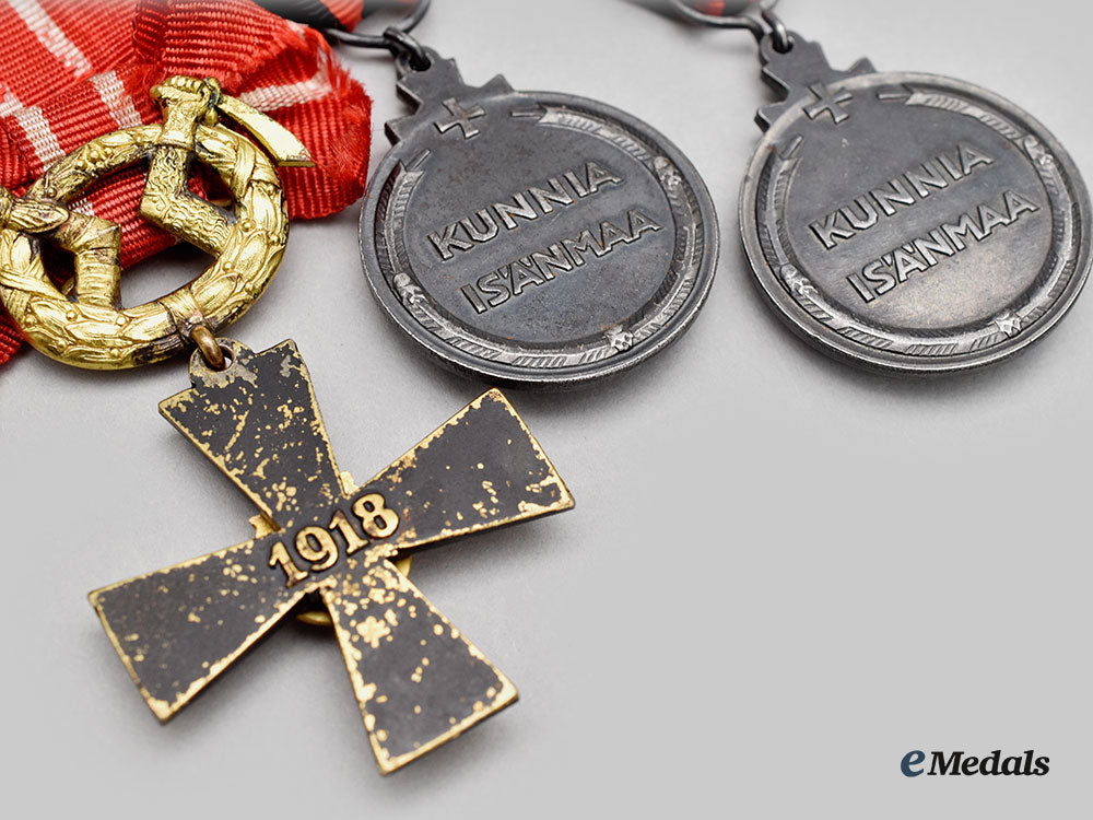 finland,_republic._a_lot_of_three_awards_and_two_cap_badges_l22_mnc3495_978