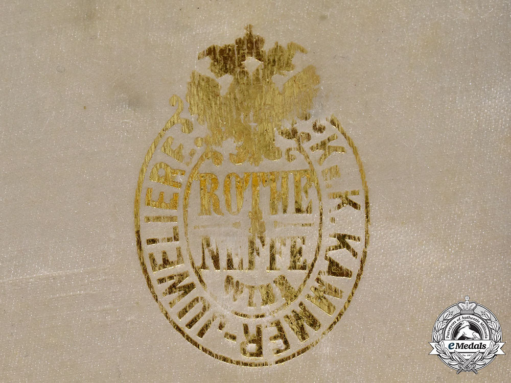 austria,_imperial._an_order_of_the_iron_crown,_ii_class_knight_in_gold_with_case,_by_rothe,_c.1910_l22_mnc3498_313