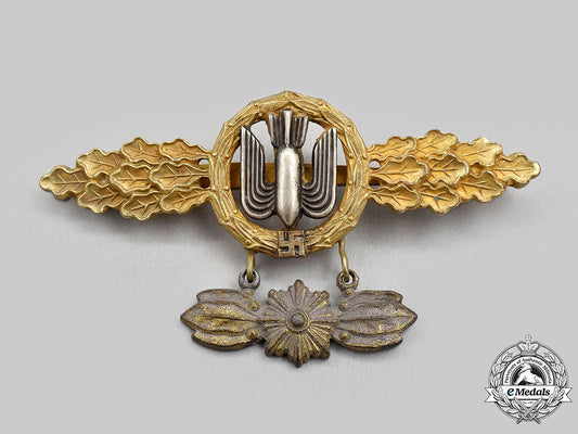 germany,_luftwaffe._a_bomber_clasp,_gold_grade_with_pendant_l22_mnc3499_671