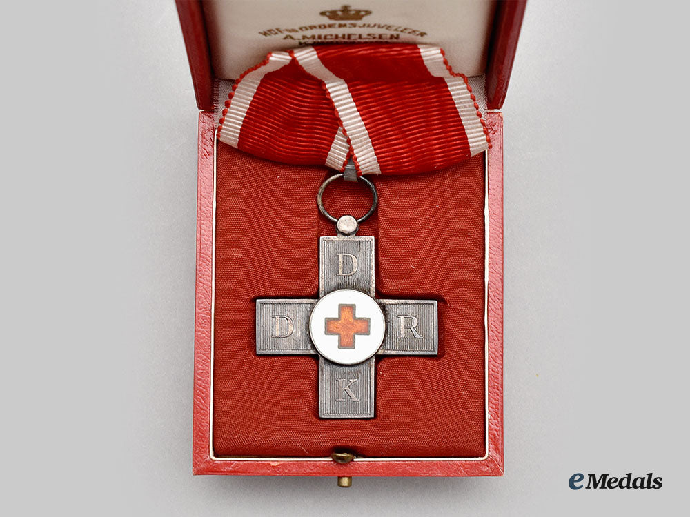denmark,_kingdom._a_red_cross_honour_decoration,_cased_l22_mnc3512_988