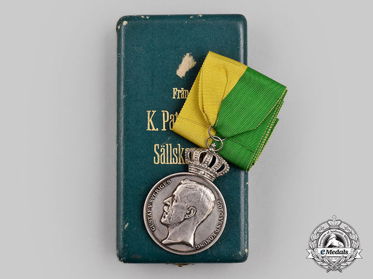 sweden,_kingdom._a_royal_patriotic_society_medal,1_st_size,_in_silver,_with_case_l22_mnc3523_007_1_1