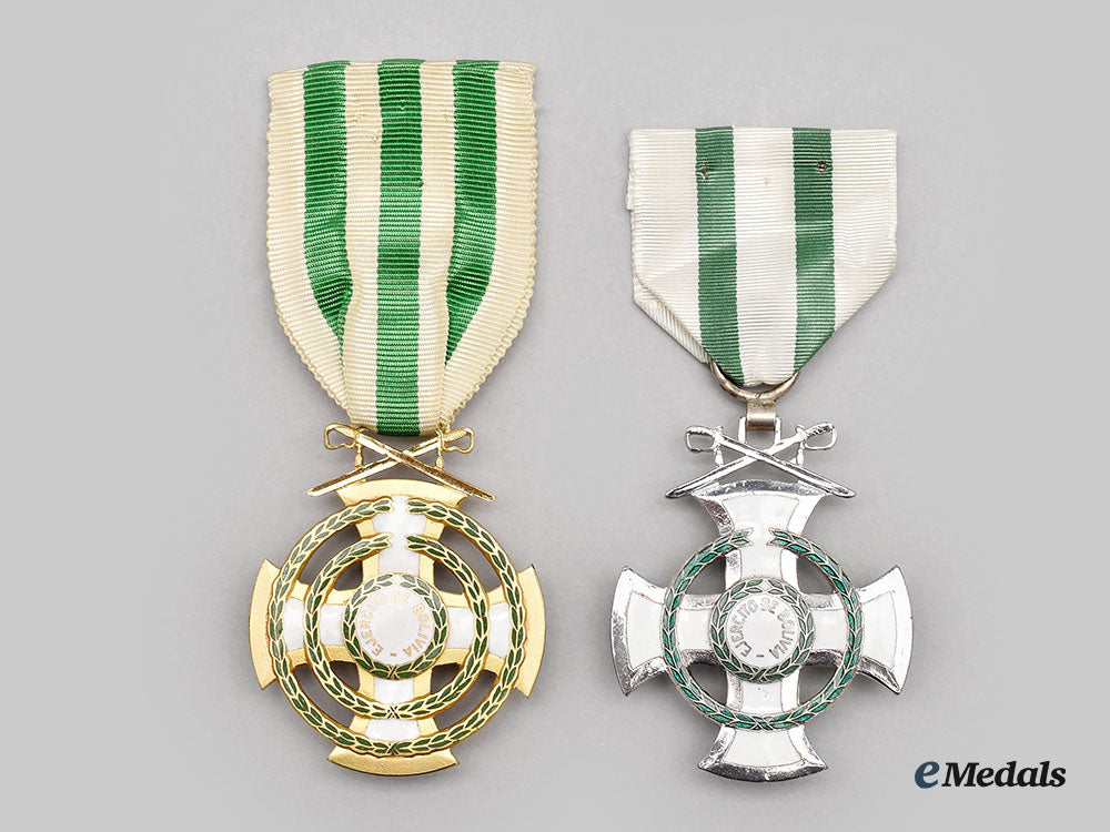 bolivia,_plurinational_state._two_bolivian_army_long_service_medals_l22_mnc3537_003