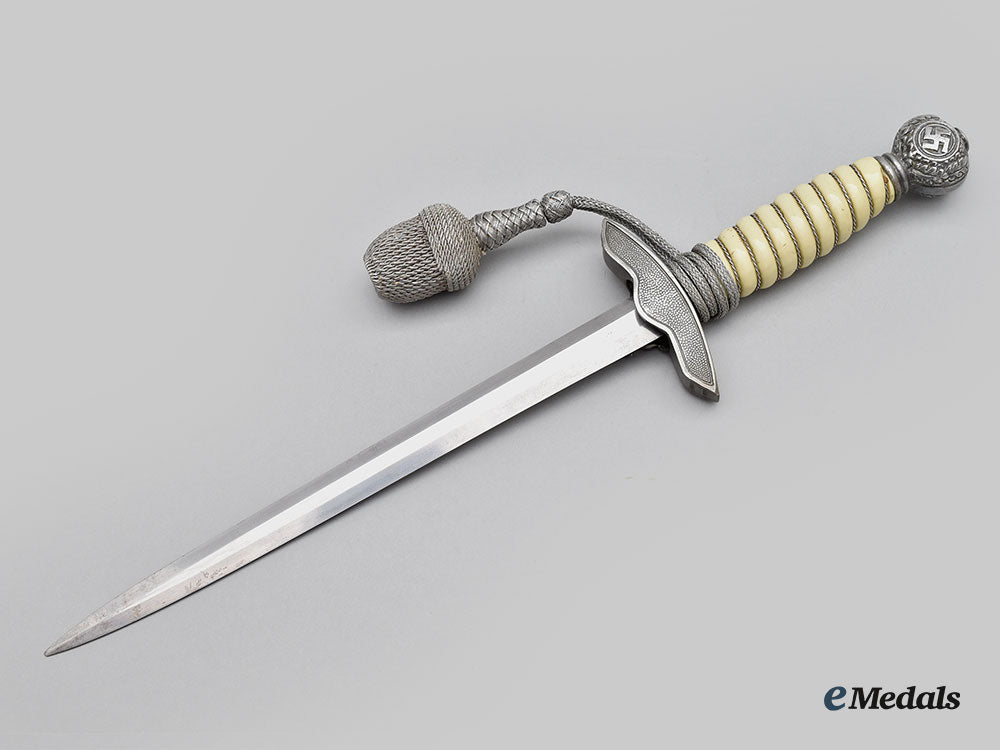 germany,_luftwaffe._an_officer’s_dress_dagger,_with_hanger_l22_mnc3539_981
