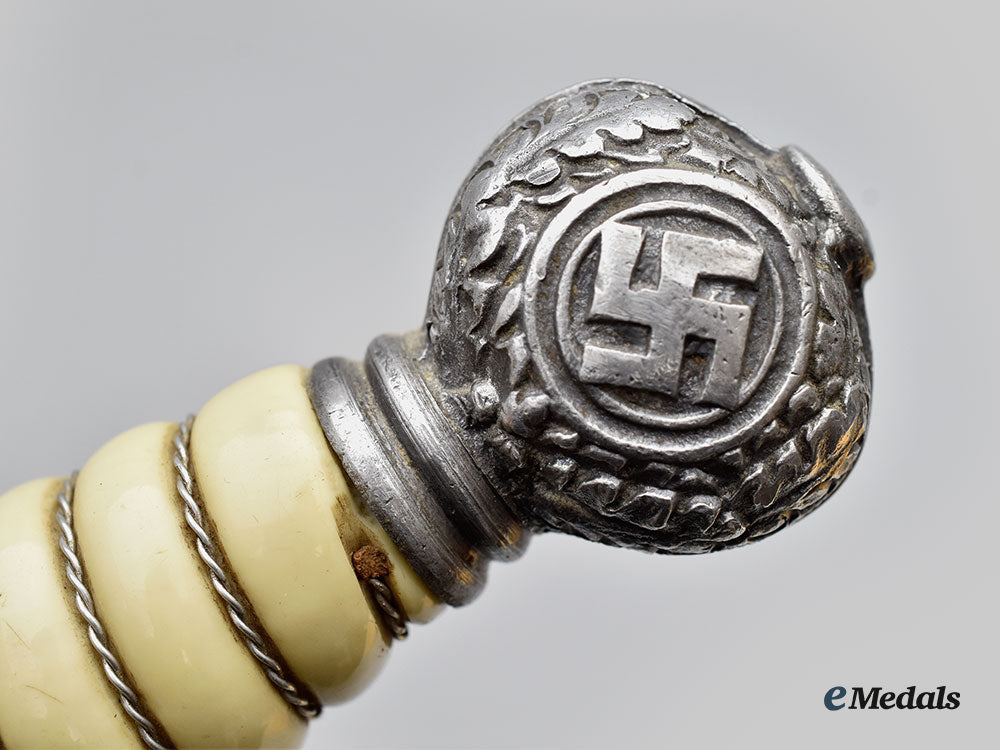germany,_luftwaffe._an_officer’s_dress_dagger,_with_hanger_l22_mnc3542_984