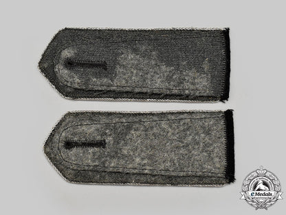 germany,_sipo._a_rare_set_of_sicherheitspolizei_officer_shoulder_straps_l22_mnc3604_748