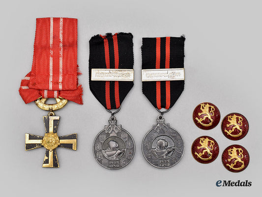 finland,_republic._a_lot_of_three_awards_and_two_cap_badges_l22_mnc3723_096