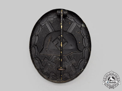 germany,_wehrmacht._a_cape_clasp_and_black_grade_wound_badge_l22_mnc3811_859_1