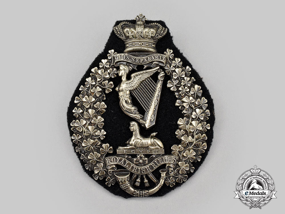 united_kingdom._a_royal_irish_rifles_helmet_plate,_c.1880_l22_mnc3818_986