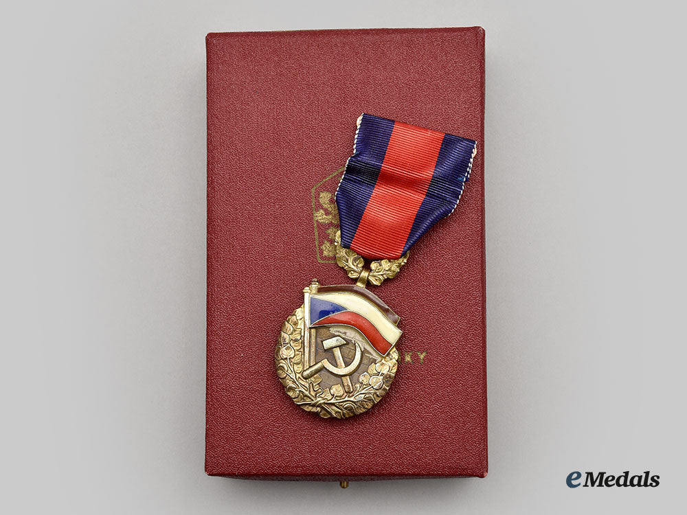 czechoslovakia,_socialist_republic._an_order_of_the_republic_awarded_to_the_czechoslovak_football_team_for_winning_the_uefa_final_european_championship1976_l22_mnc3954_094