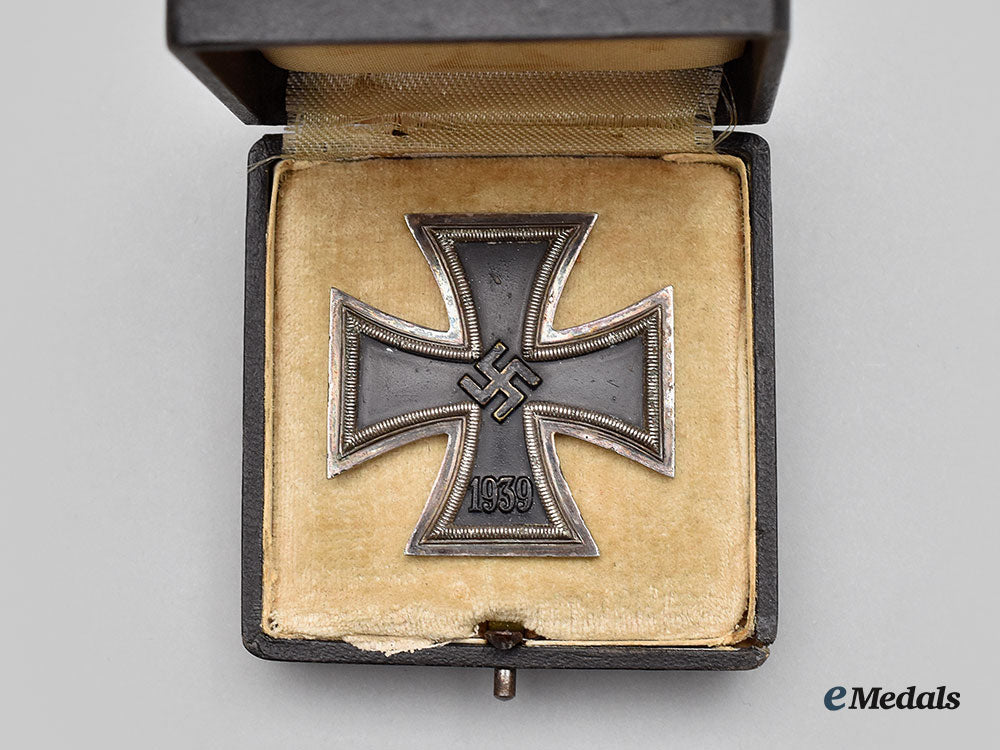 germany,_wehrmacht._a1939_iron_cross_i_class,_with_case,_by_ferdinand_hoffstätter_l22_mnc3994_115