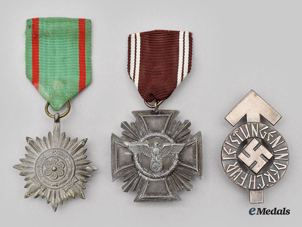germany,_third_reich._a_mixed_lot_of_awards_l22_mnc4002_178_1