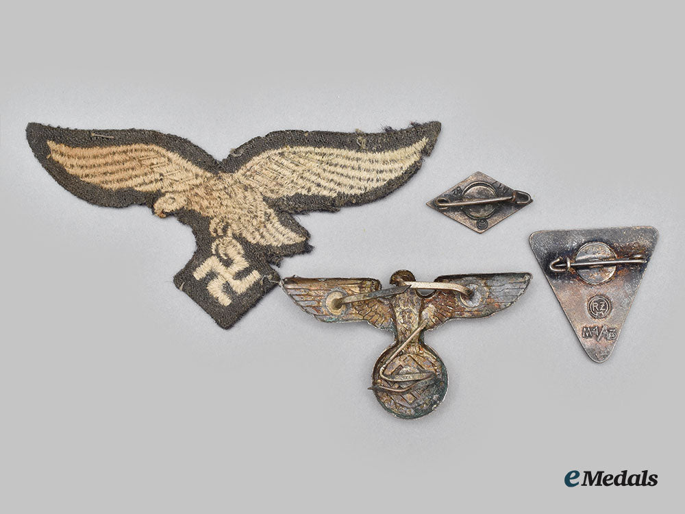 germany,_third_reich._a_lot_of_four_insignia&_badges_l22_mnc4015_641_1
