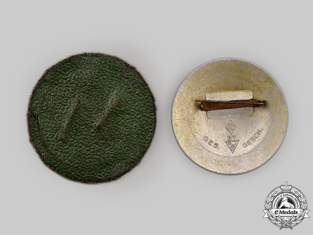 germany,_third_reich._a_pair_of_badges_l22_mnc4020_502