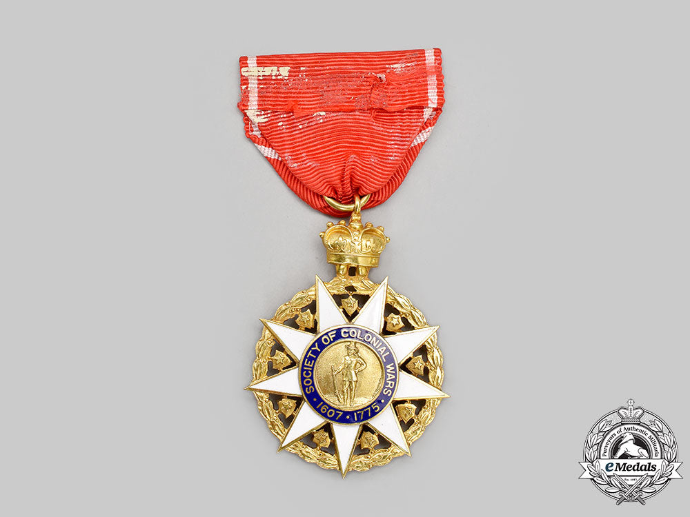united_states._a_society_of_colonial_wars_membership_badge_in_gold_l22_mnc4041_964_1