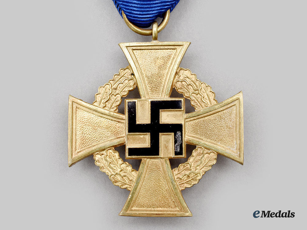 germany,_third_reich._a_pair_of_decorations_l22_mnc4124_229