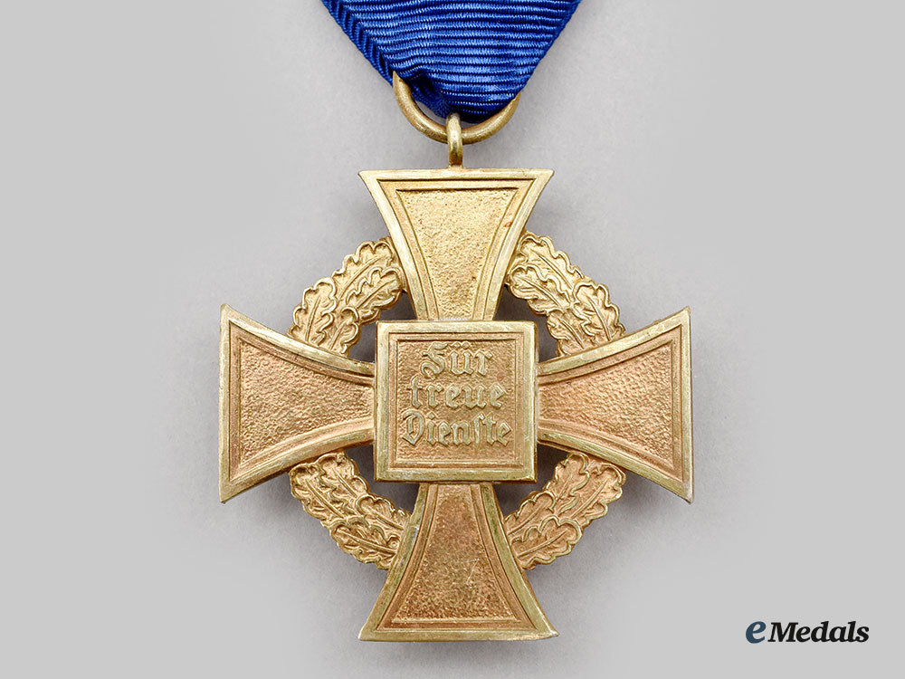 germany,_third_reich._a_pair_of_decorations_l22_mnc4129_231