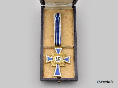 germany,_third_reich._a_pair_of_decorations_l22_mnc4132_233