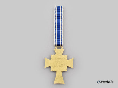 germany,_third_reich._a_pair_of_decorations_l22_mnc4139_238