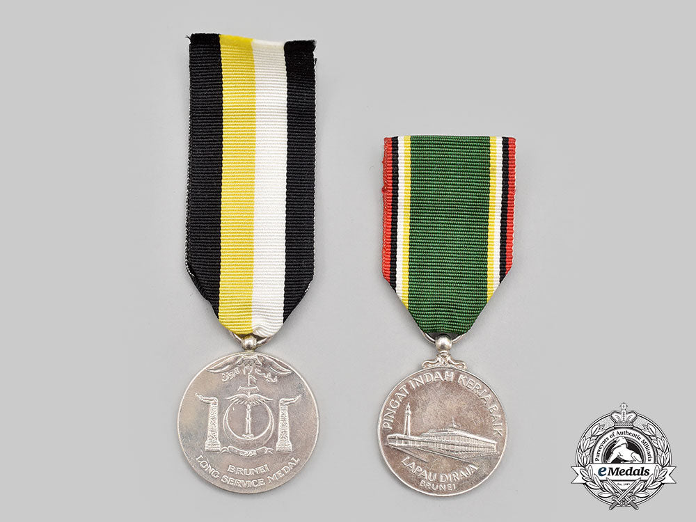 brunei(_formally_brunei_darussalam),_absolute_monarchy._two_service_medals_l22_mnc4141_130_1