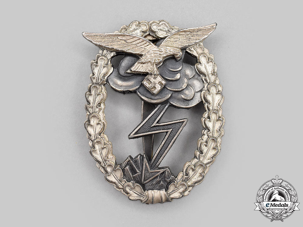 germany,_luftwaffe._a_mint_ground_assault_badge,_by_a.g.m.u.k._l22_mnc4163_031