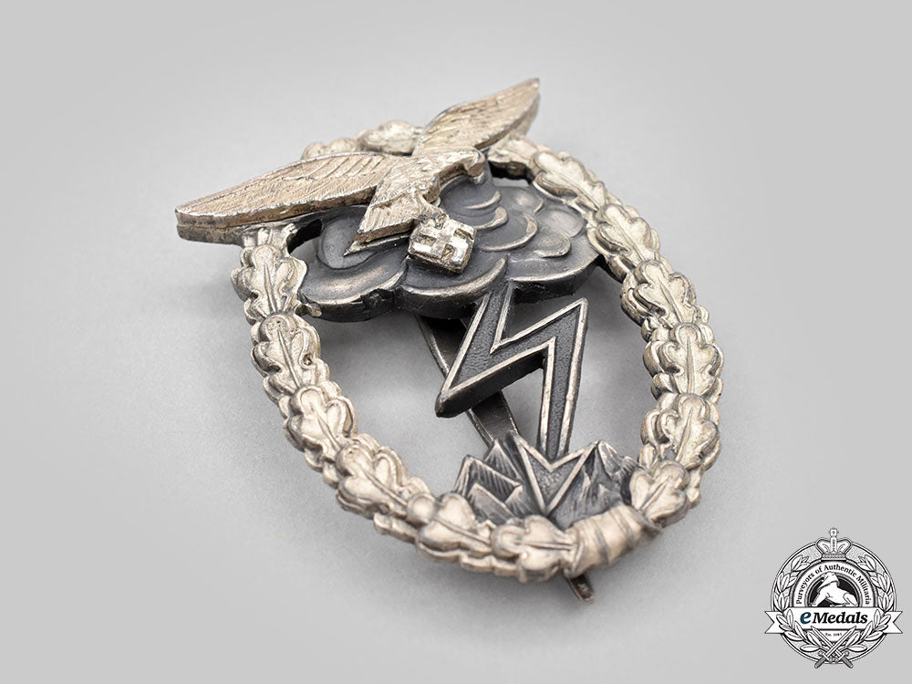 germany,_luftwaffe._a_mint_ground_assault_badge,_by_a.g.m.u.k._l22_mnc4164_033