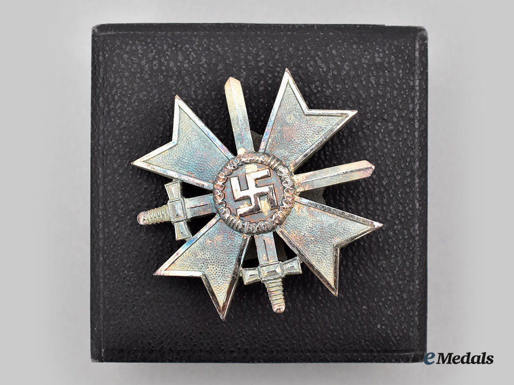 germany,_wehrmacht._a_unissued_war_merit_cross,_i_class_with_swords_and_case,_by_descheler&_son_l22_mnc4169_249