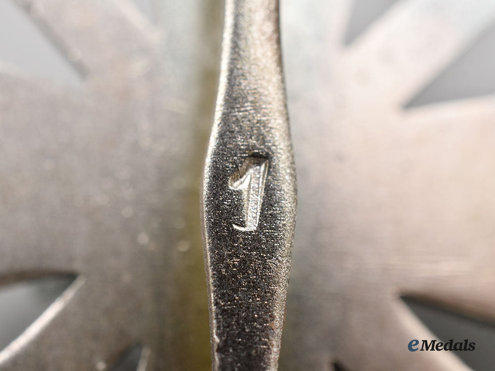 germany,_wehrmacht._a_unissued_war_merit_cross,_i_class_with_swords_and_case,_by_descheler&_son_l22_mnc4176_253