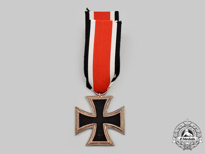 germany,_heer._a1939_iron_cross_ii_class,_with_award_document,_to_obergefreiter_hermann_metzscher_l22_mnc4407_120_2