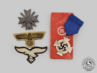 germany,_wehrmacht._a_mixed_lot_of_insignia_and_decorations_l22_mnc4423_652
