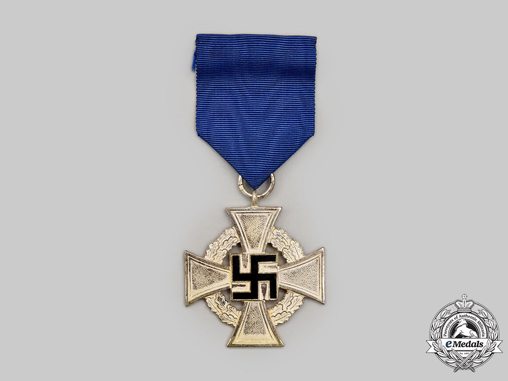 germany,_wehrmacht._a_mixed_lot_of_insignia_and_decorations_l22_mnc4426_653