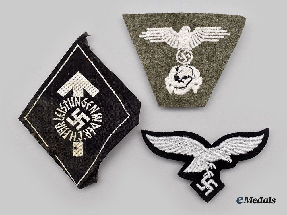 germany,_third_reich._a_mixed_lot_of_insignia_l22_mnc4428_410_2_1_1_1