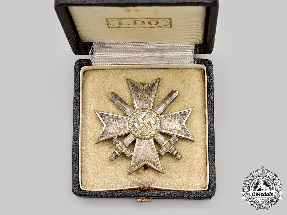 germany,_wehrmacht._a_war_merit_cross_i_class_with_swords_and_case,_by_c.e._juncker_l22_mnc4429_244_1_1_1_1