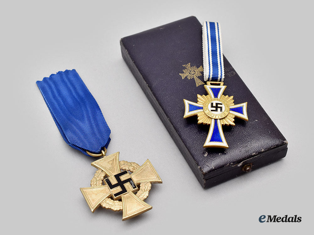 germany,_third_reich._a_pair_of_decorations_l22_mnc4490_433