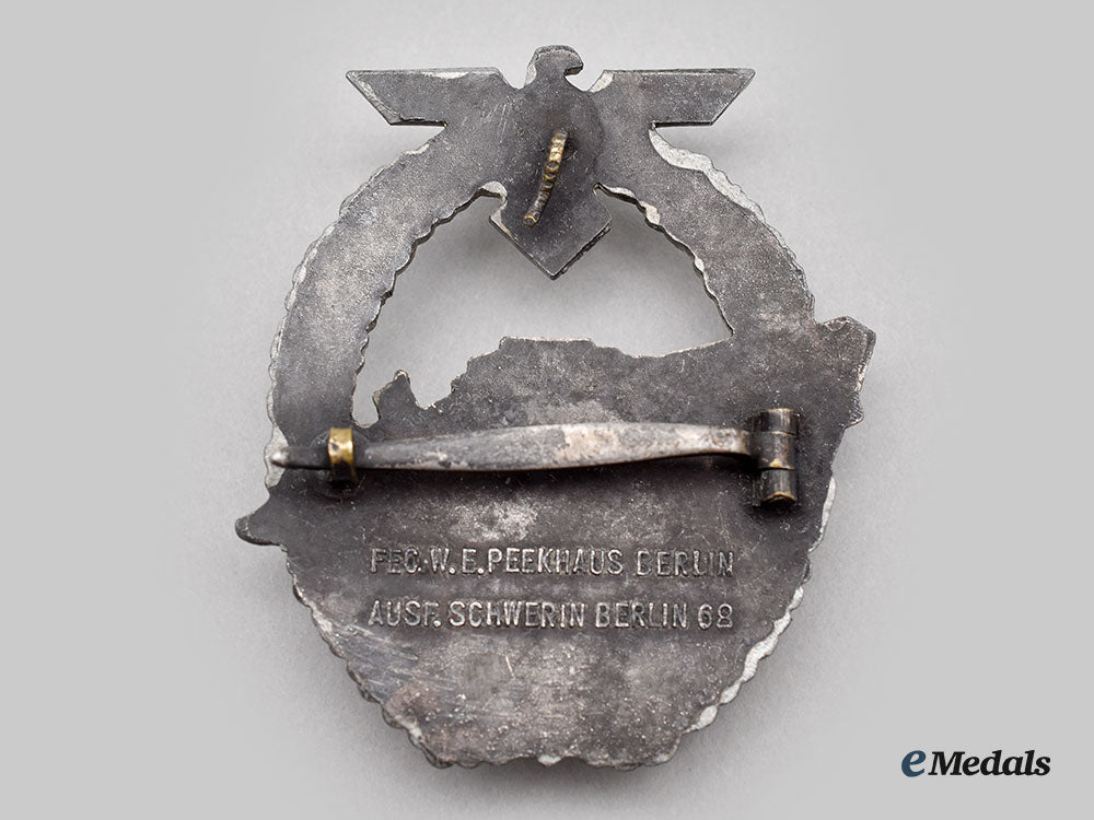 germany,_kriegsmarine._an_s-_boat_war_badge,_type_ii,_by_schwerin_l22_mnc4507_442